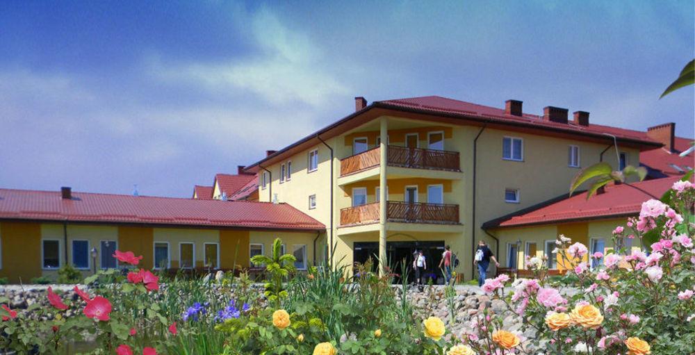 Obok Lasu Hotel Grebiszew Exterior photo